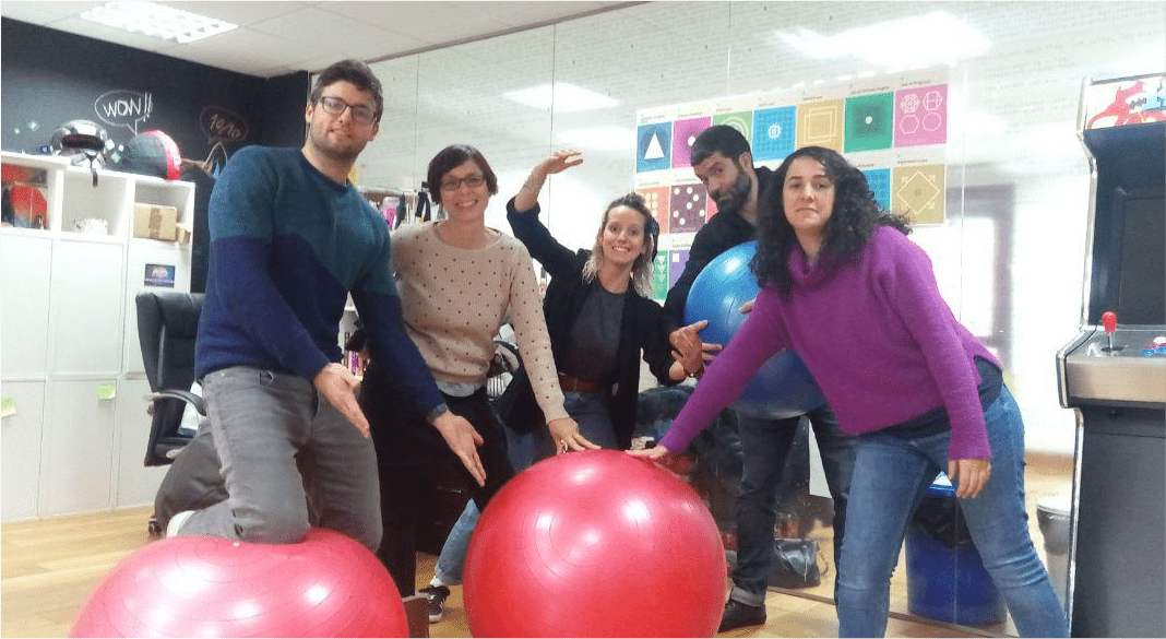 imagen de varias kaleiders en la oficina