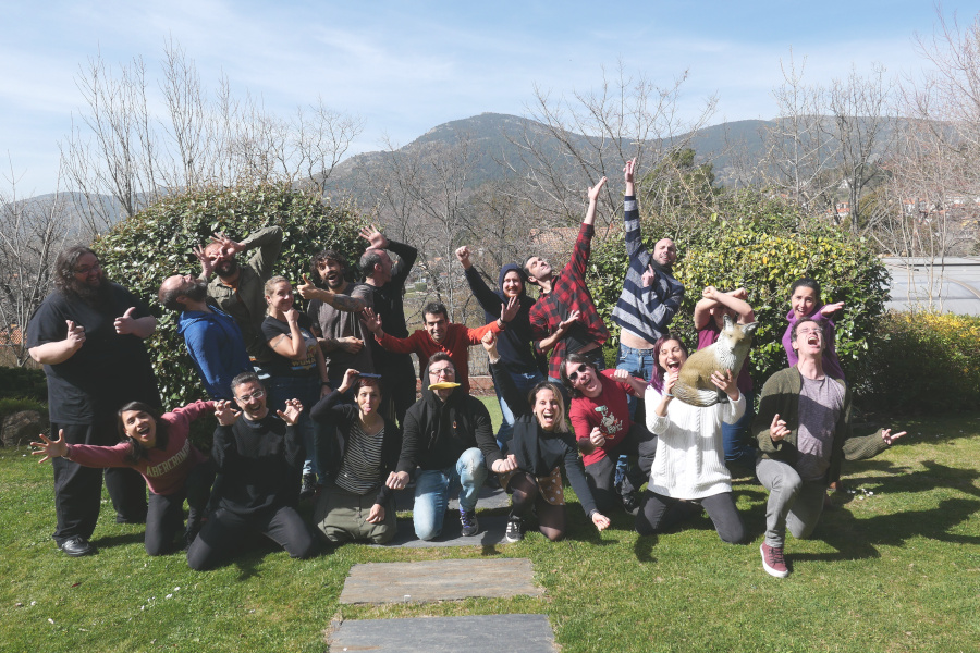 Kaleiders posando en un entorno de montaña